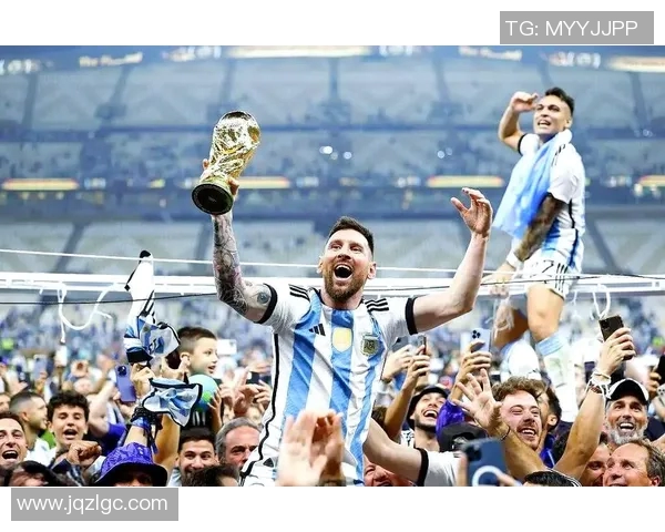 梅西在绿茵场上的传奇故事与不屈精神的启示