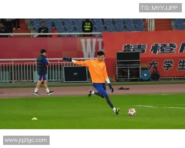 足球明星身高普遍偏矮的真相与背后原因探讨